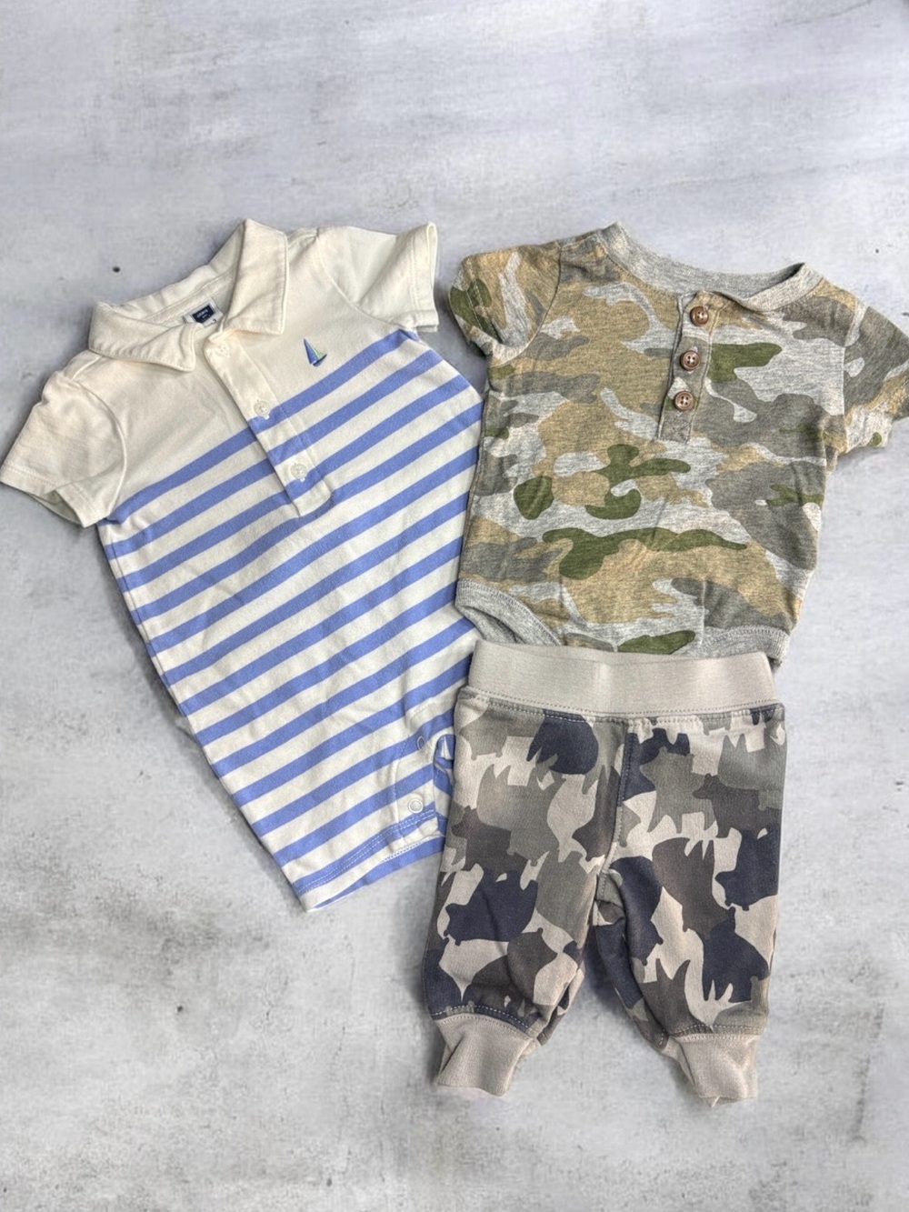 Newborn Polo Romper & Camo Top with Jogger Set - Blue/White & Green Camo